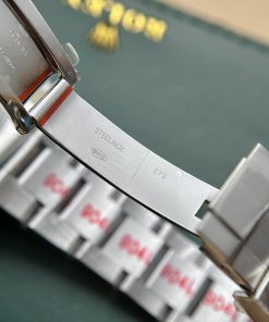 Đồng hồ Rolex Submariner Hulk màu xanh Rep 11 Thụy Sỹ Clean Factory 40mm (2)