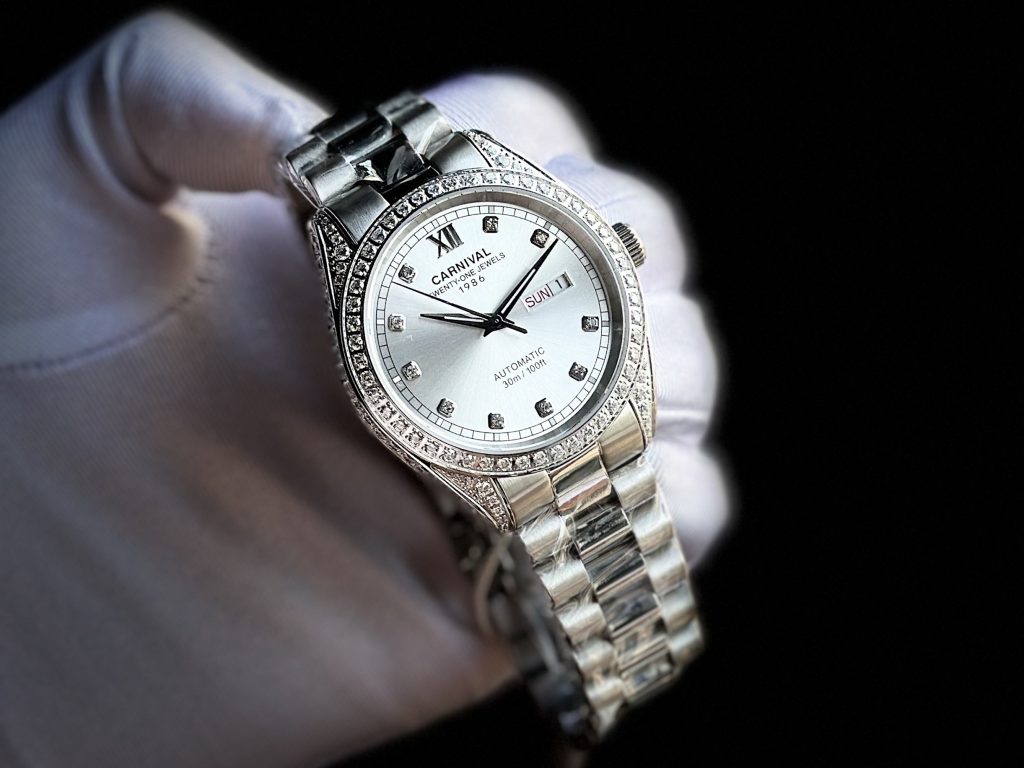 Đồng hồ Carnival của nước nào (1)