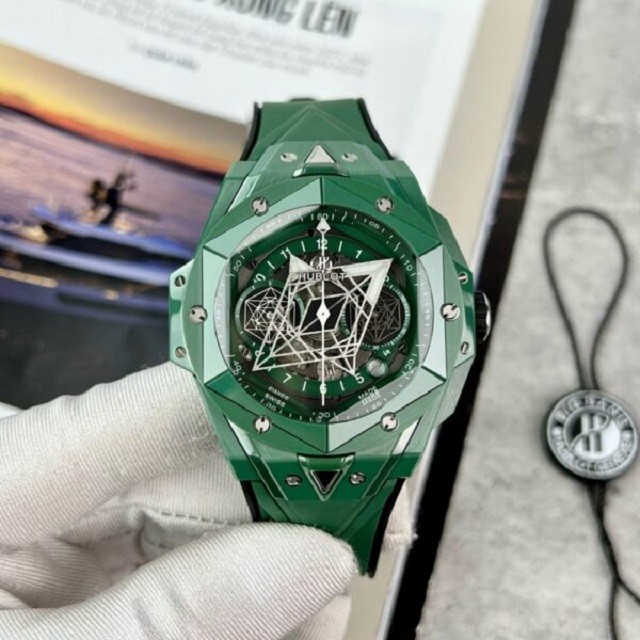 Unveiling the World of Replica Watches Why Choose Dwatch for Your Timepiece Needs (1)