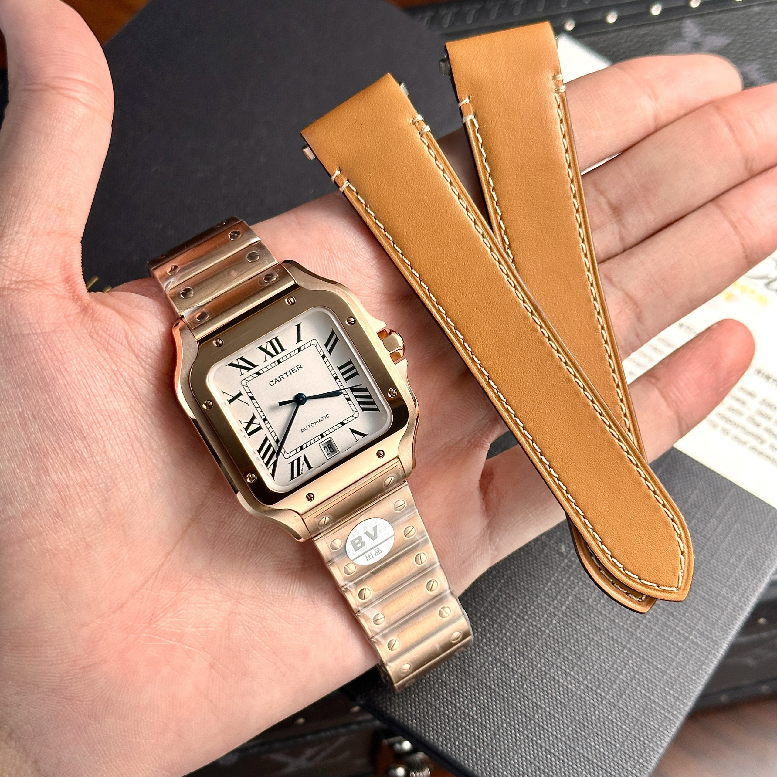 Đồng hồ Cartier Santos de Cartier Rep 11 màu vàng hồng BV Factory 39 (6) Đồng hồ Cartier Santos de Cartier Rep 11 màu vàng hồng BV Factory 39 (9)