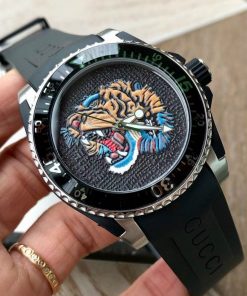 Đồng hồ Gucci Dive Tiger Ya136318 nam dây cao su 40mm