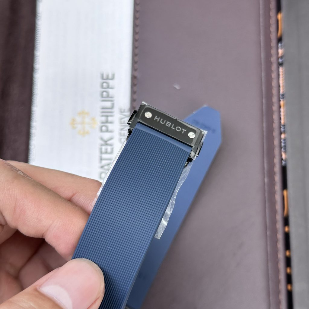 Đồng hồ Hublot chế tác Classic Fusion Ceramic màu xanh nhà máy JJZ (1) Đồng hồ Hublot chế tác Classic Fusion Ceramic màu xanh nhà máy JJZ (1)