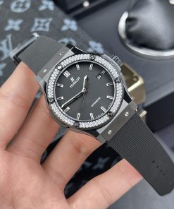 Đồng hồ Hublot chế tác Classic Fusion đính đá vỏ gốm đen 42mm (1)