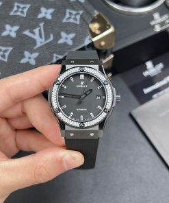 Đồng hồ Hublot chế tác Classic Fusion đính đá vỏ gốm đen 42mm (1)