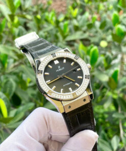 Đồng hồ Hublot nam đính đá baguette máy cơ Automatic Hublot Classic Fusion màu đen 42mm - DWatch