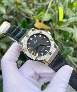 Đồng hồ Hublot nam đính đá baguette máy cơ Automatic Hublot Classic Fusion màu đen 42mm - DWatch