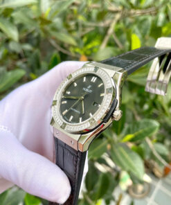 Đồng hồ Hublot nam đính đá baguette máy cơ Automatic Hublot Classic Fusion màu đen 42mm - DWatch