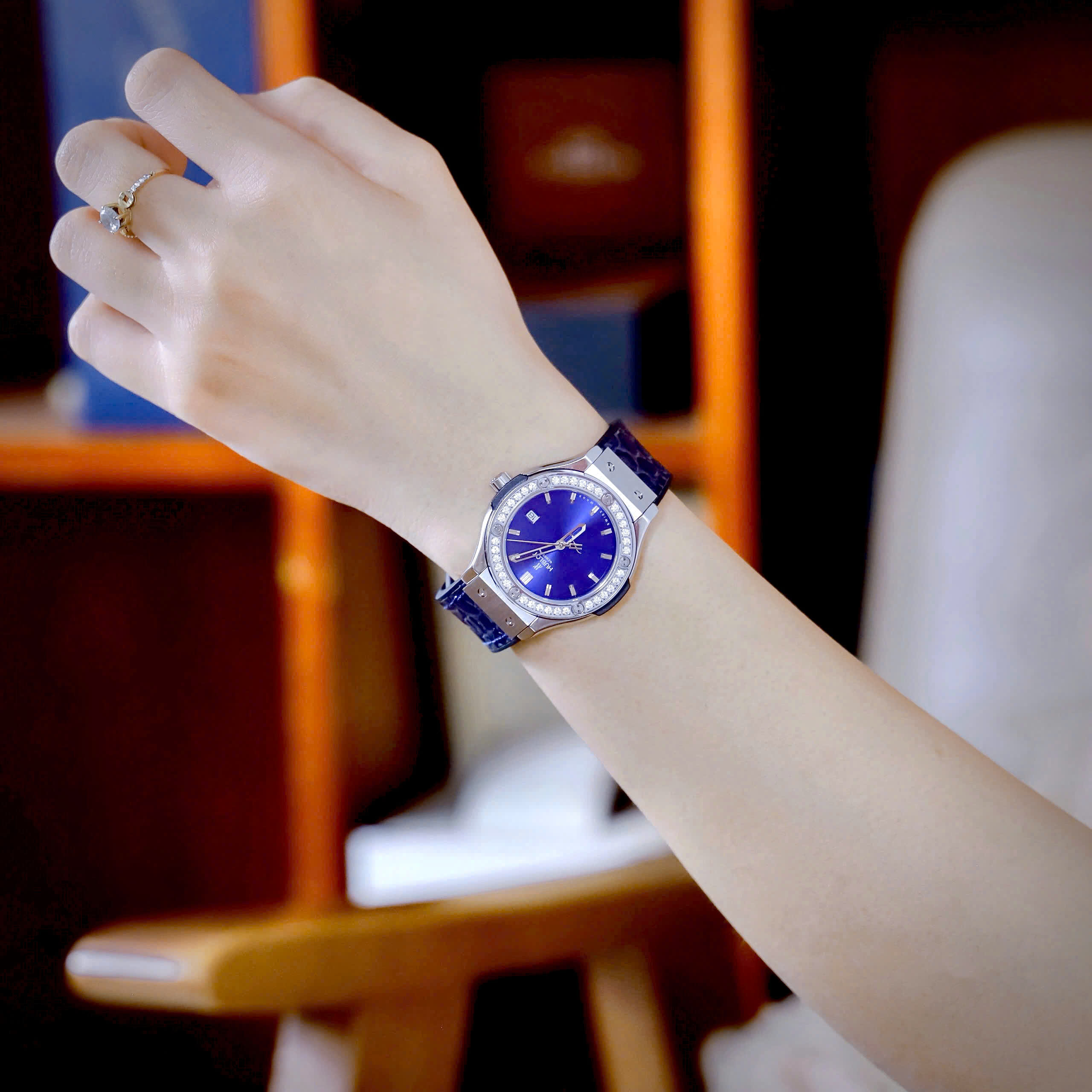 Đồng hồ Hublot nữ màu xanh Bigbang Lady trẻ trung phong cách máy Pin Nhật 33mm (1)