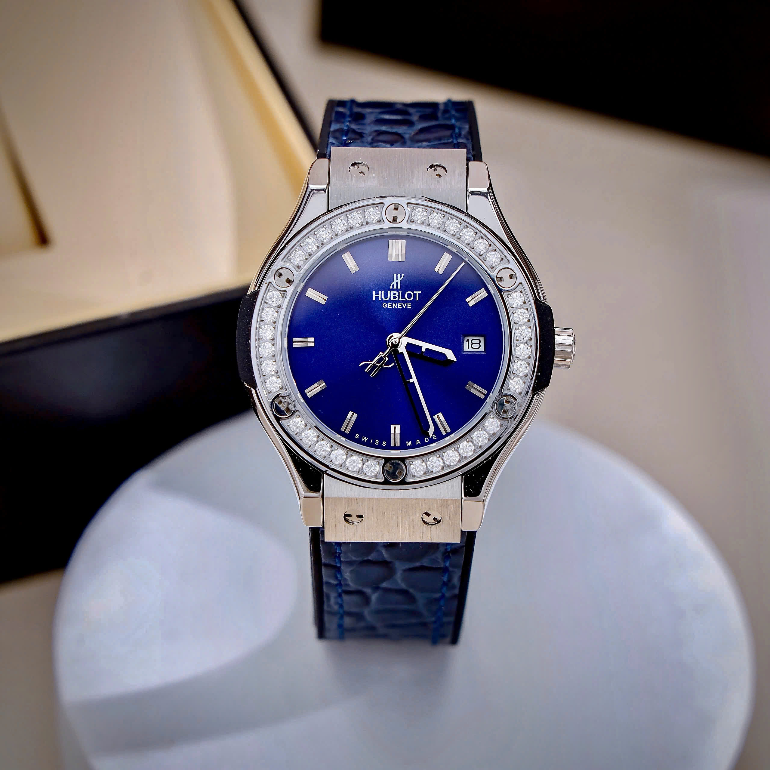 Đồng hồ Hublot nữ màu xanh Bigbang Lady trẻ trung phong cách máy Pin Nhật 33mm (7) Đồng hồ Hublot nữ màu xanh Bigbang Lady trẻ trung phong cách máy Pin Nhật 33mm (7)