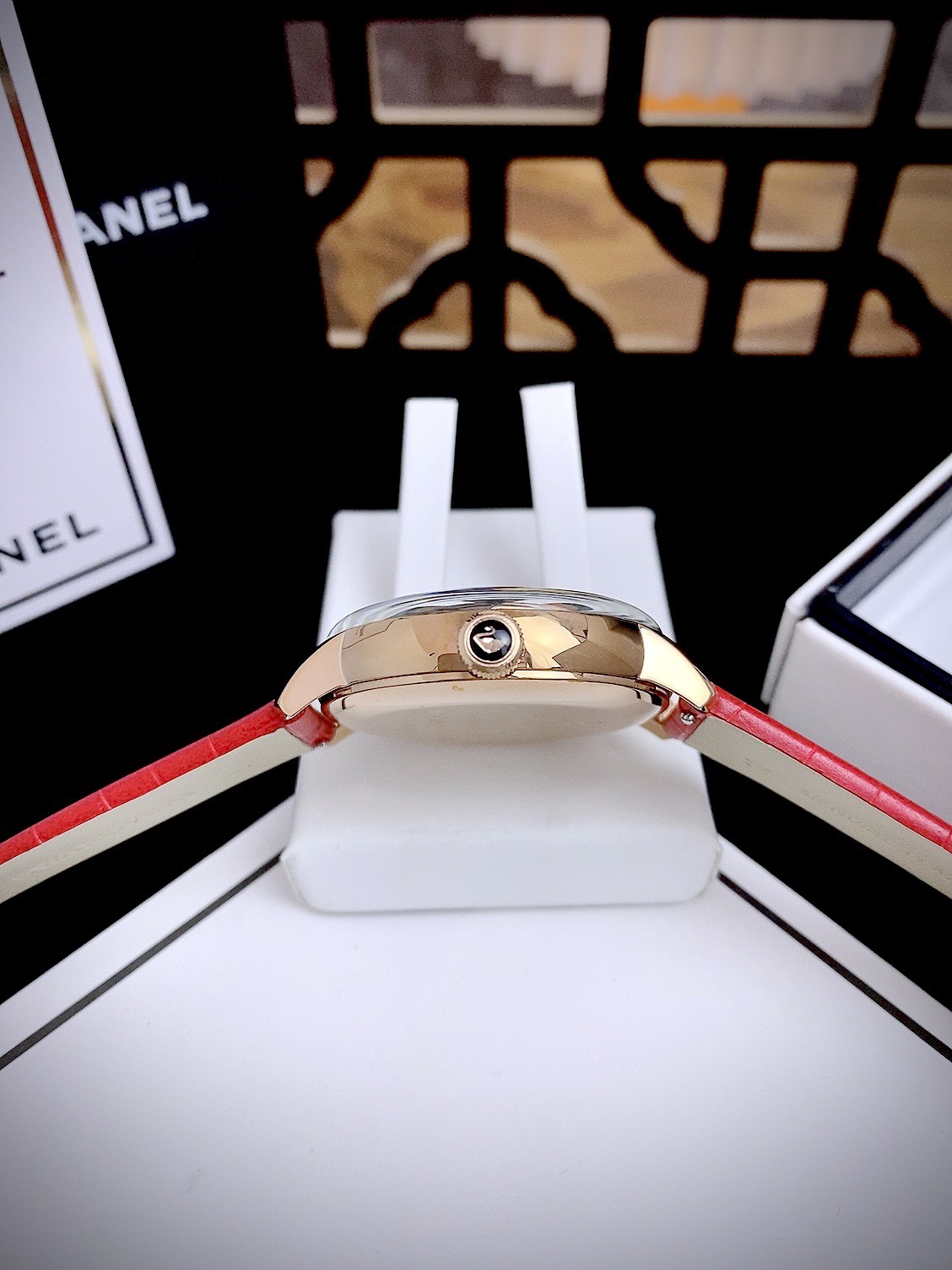 Đồng hồ nữ Swarovski Crystalline House 5295380 mặt màu đỏ Like auth 38mm (4) Đồng hồ nữ Swarovski Crystalline House 5295380 mặt màu đỏ Like auth 38mm