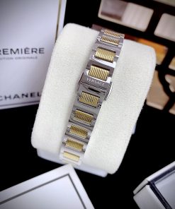 Đồng hồ Versace Petit nữ dây kim loại VE6M00622 Like Auth 28mm
