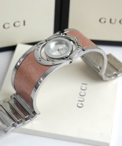 Đồng hồ nữ Gucci Fake cao cấp màu hồng dạng lắc tay 23 (4)