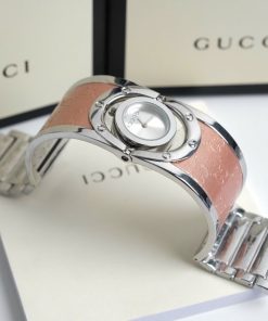 Đồng hồ nữ Gucci Fake cao cấp màu hồng dạng lắc tay 23 (4)