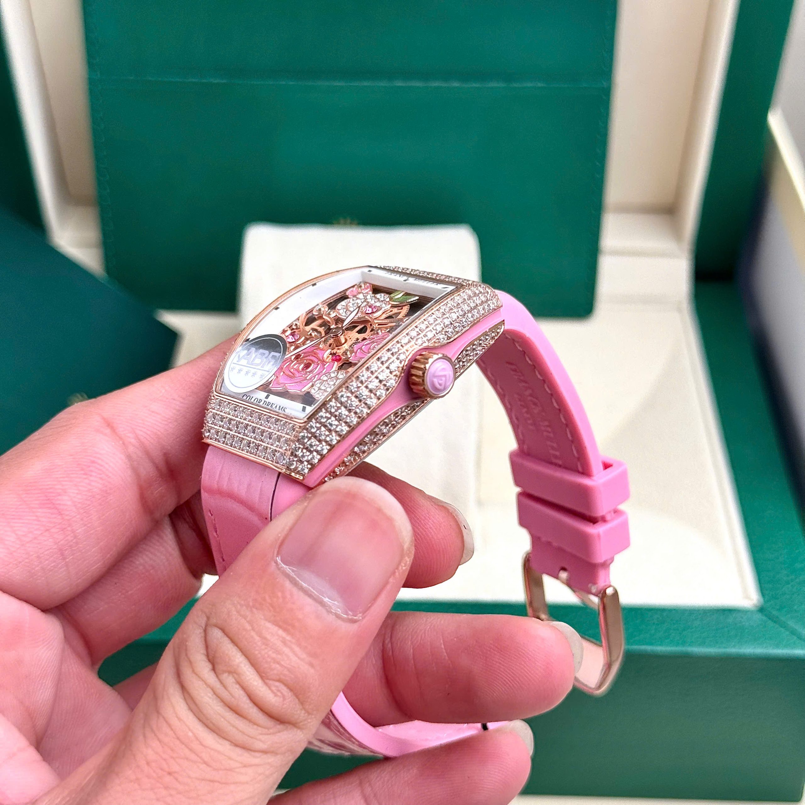 Đồng hồ Franck Muller V32 nữ đính đá dây cao su màu hồng 36mm (1) Đồng hồ Franck Muller V32 nữ đính đá dây cao su màu hồng 36mm (5)