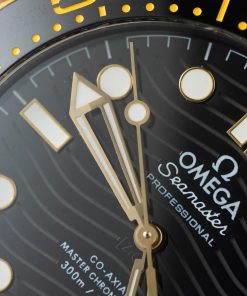 Đồng hồ Omega Seamaster Diver 300m demi vàng mặt đen Rep 11 cao cấp VSF 42mm (2)