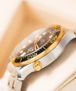 Đồng hồ Omega Seamaster Diver 300m demi vàng mặt đen Rep 11 cao cấp VSF 42mm (2)