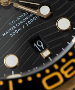 Đồng hồ Omega Seamaster Diver 300m demi vàng mặt đen Rep 11 cao cấp VSF 42mm (2)
