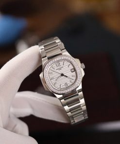 Đồng hồ Patek Philippe Nautilus 7118 Rep 11 dây kim loại máy Pin 32mm
