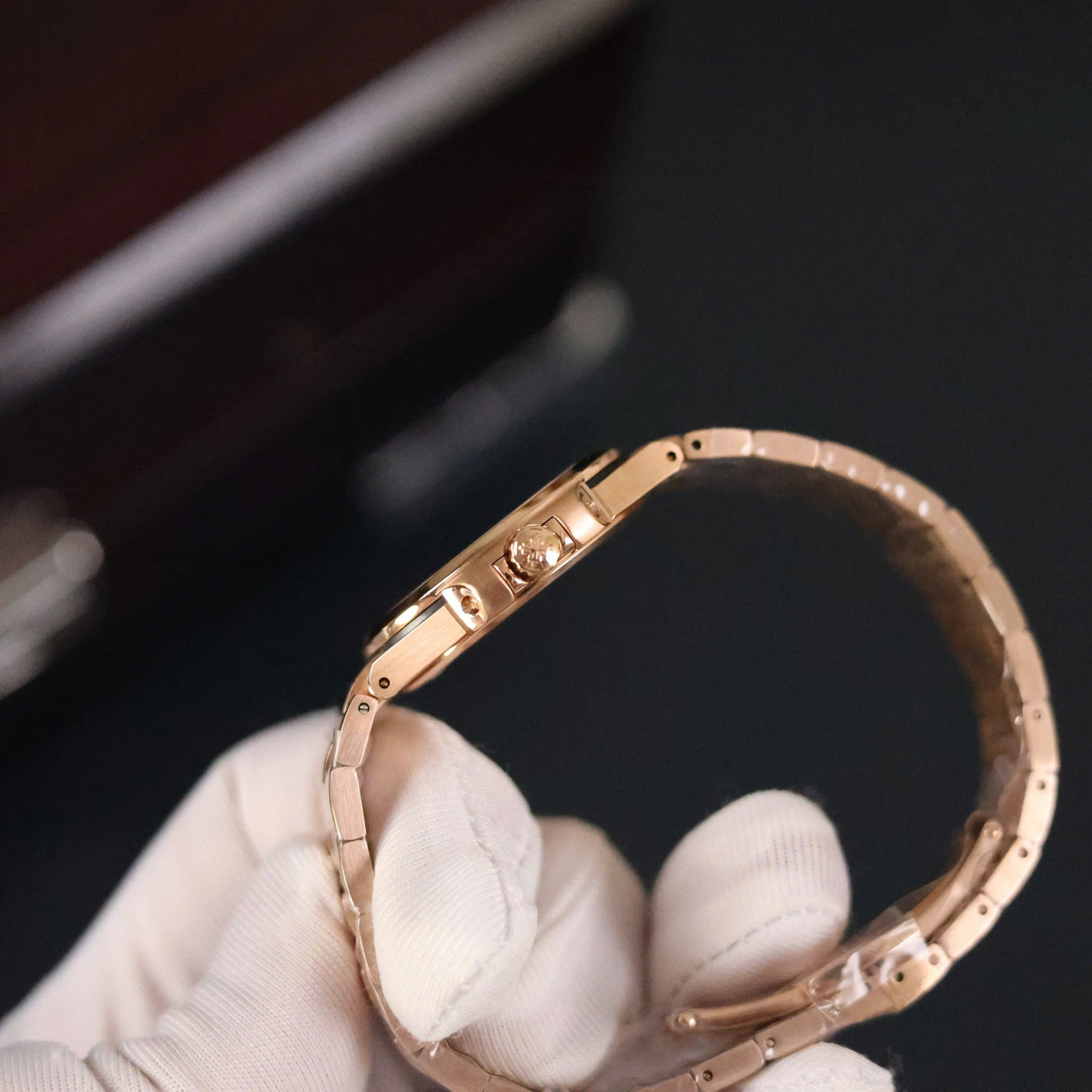 Đồng hồ Patek Philippe Nautilus 7118 Replica 11 Thụy Sỹ máy Pin 32mm (1) Đồng hồ Patek Philippe Nautilus 7118 Replica 11 Thụy Sỹ máy Pin 32mm (5)