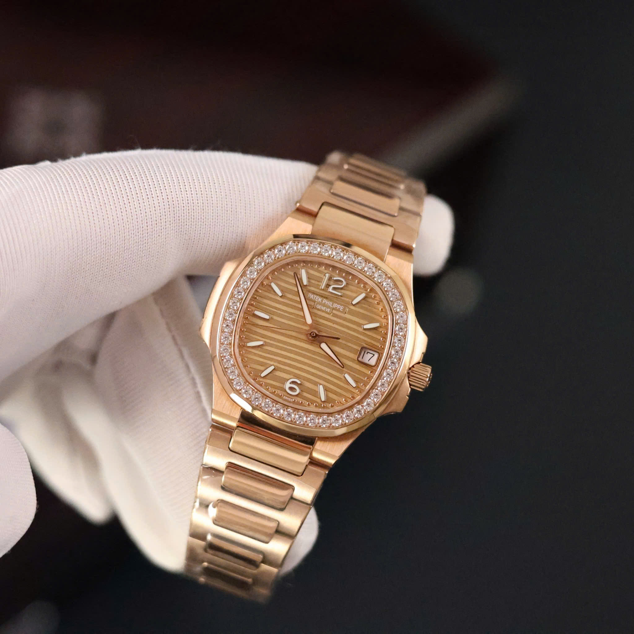 Đồng hồ Patek Philippe Nautilus 7118 Replica 11 Thụy Sỹ máy Pin 32mm (2) Đồng hồ Patek Philippe Nautilus 7118 Replica 11 Thụy Sỹ máy Pin 32mm (5)