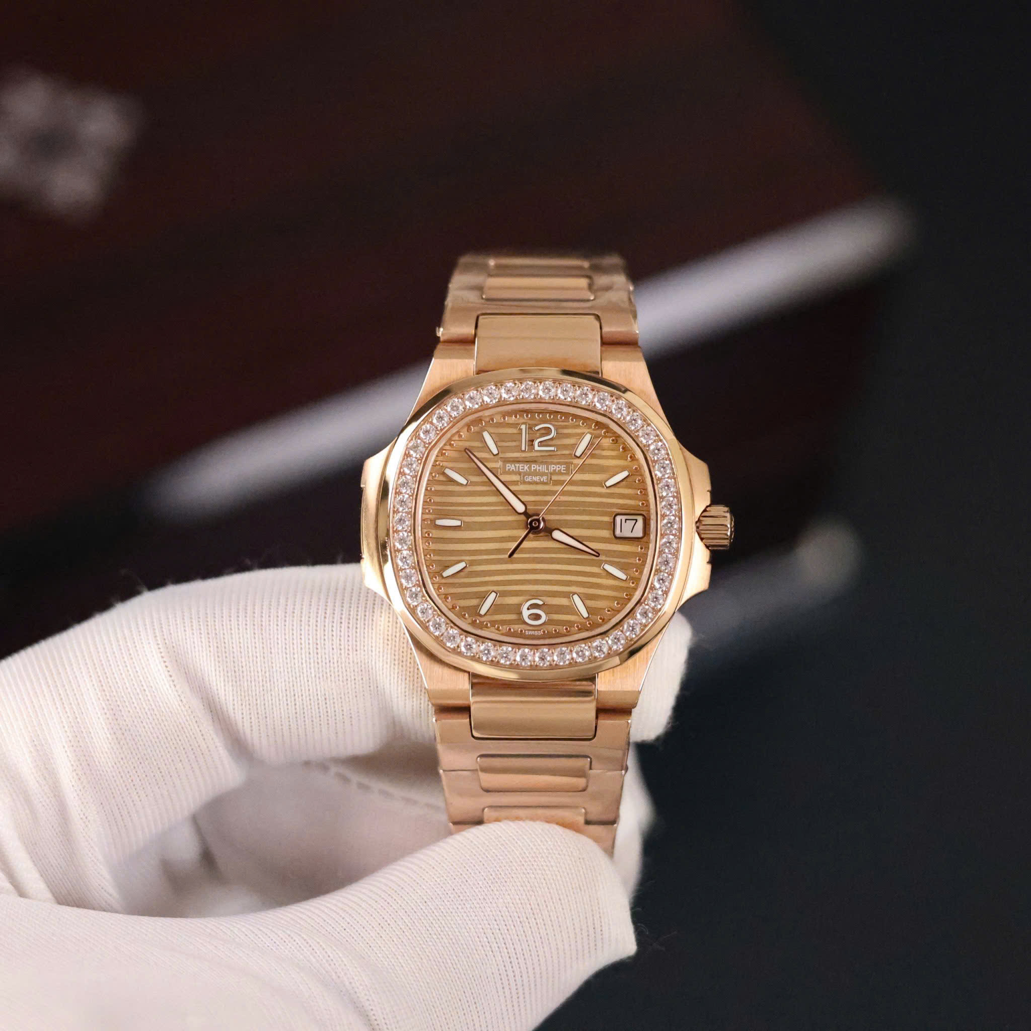 Đồng hồ Patek Philippe Nautilus 7118 Replica 11 Thụy Sỹ máy Pin 32mm (6) Đồng hồ Patek Philippe Nautilus 7118 Replica 11 Thụy Sỹ máy Pin 32mm (5)