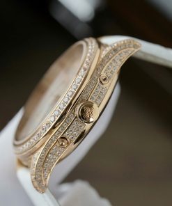 Đồng Hồ Patek Philippe Complications 4947R Replica 11 Mặt Khảm Xà Cừ Dây Da Màu Trắng 38mm (2)