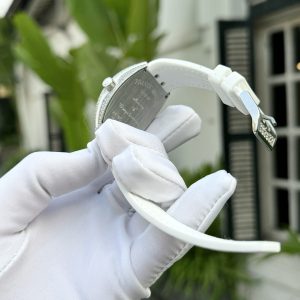 Đồng hồ Franck Muller V32 Rep 11 nữ màu trắng đính đá Swarovski 36mm (1) Đồng hồ Franck Muller V32 Rep 11 nữ màu trắng đính đá Swarovski 36mm (2)