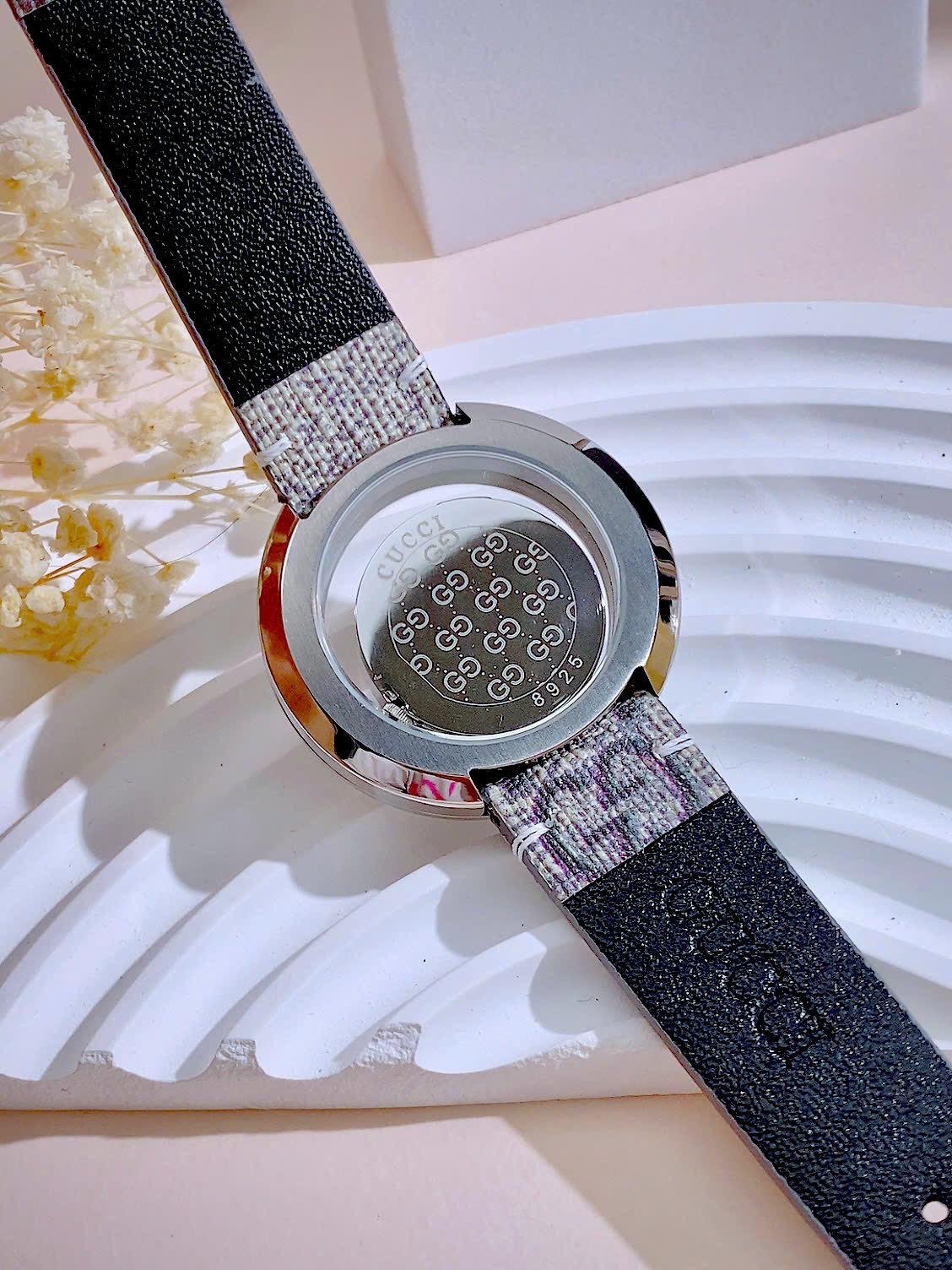 Đồng hồ Gucci nữ mặt nâu dây họa tiết sang trọng Like Auth 38mm (2) Đồng hồ Gucci nữ mặt nâu dây họa tiết sang trọng Like Auth 38mm