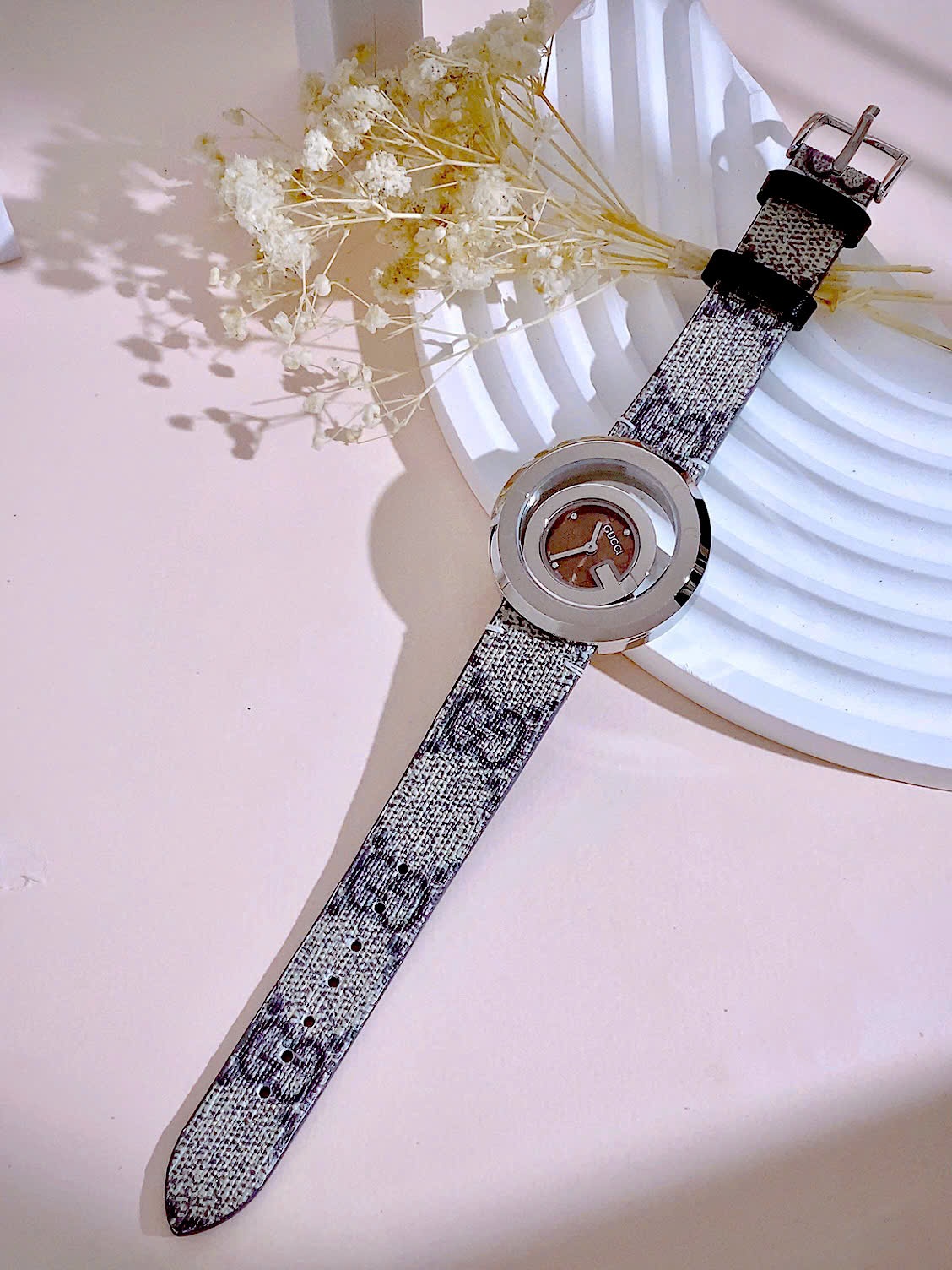 Đồng hồ Gucci nữ mặt nâu dây họa tiết sang trọng Like Auth 38mm (6) Đồng hồ Gucci nữ mặt nâu dây họa tiết sang trọng Like Auth 38mm