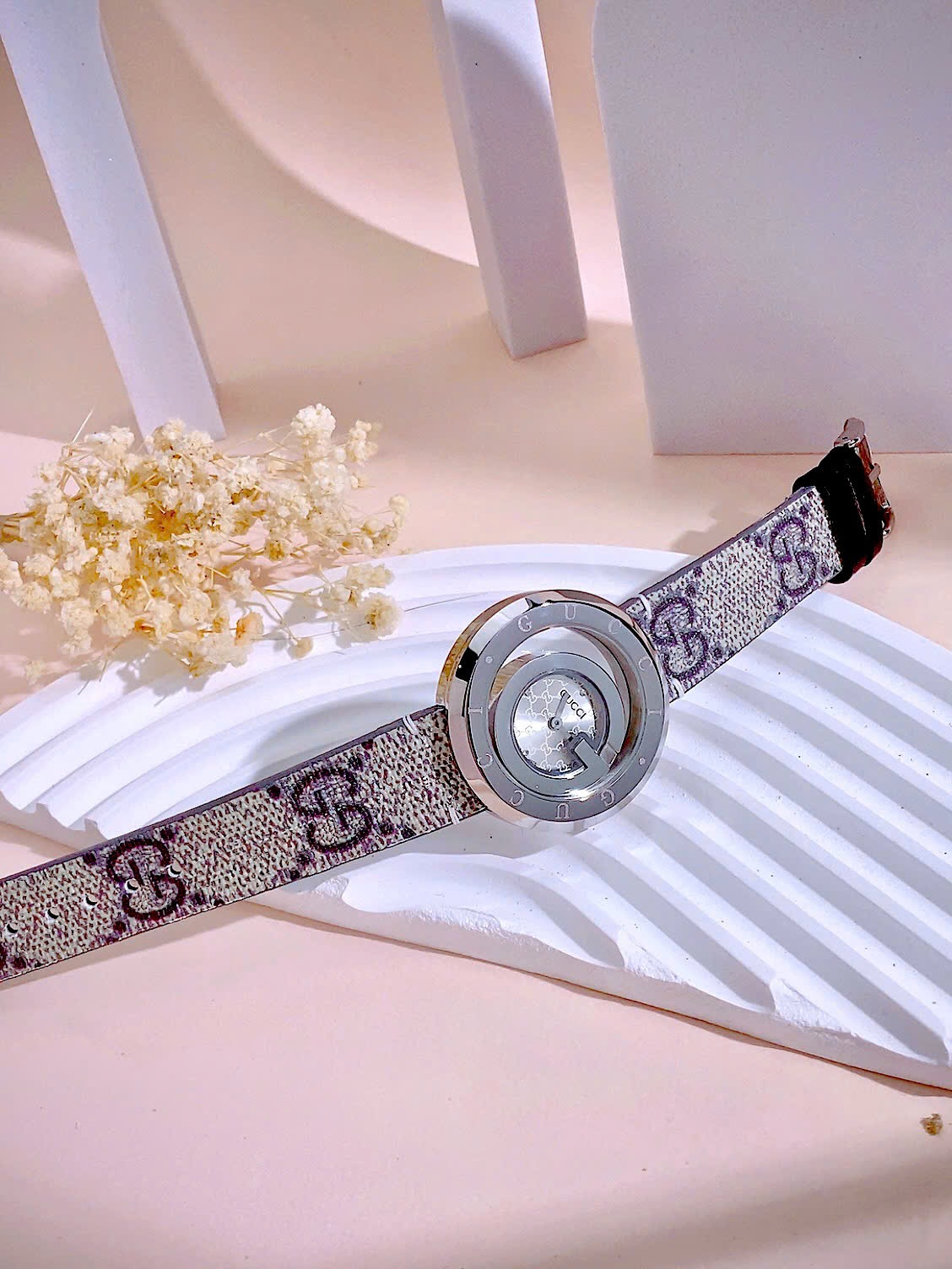 Đồng hồ Gucci nữ thép trắng dây họa tiết sang trọng Like Auth 38mm (6) Đồng hồ Gucci nữ thép trắng dây họa tiết sang trọng Like Auth 38mm