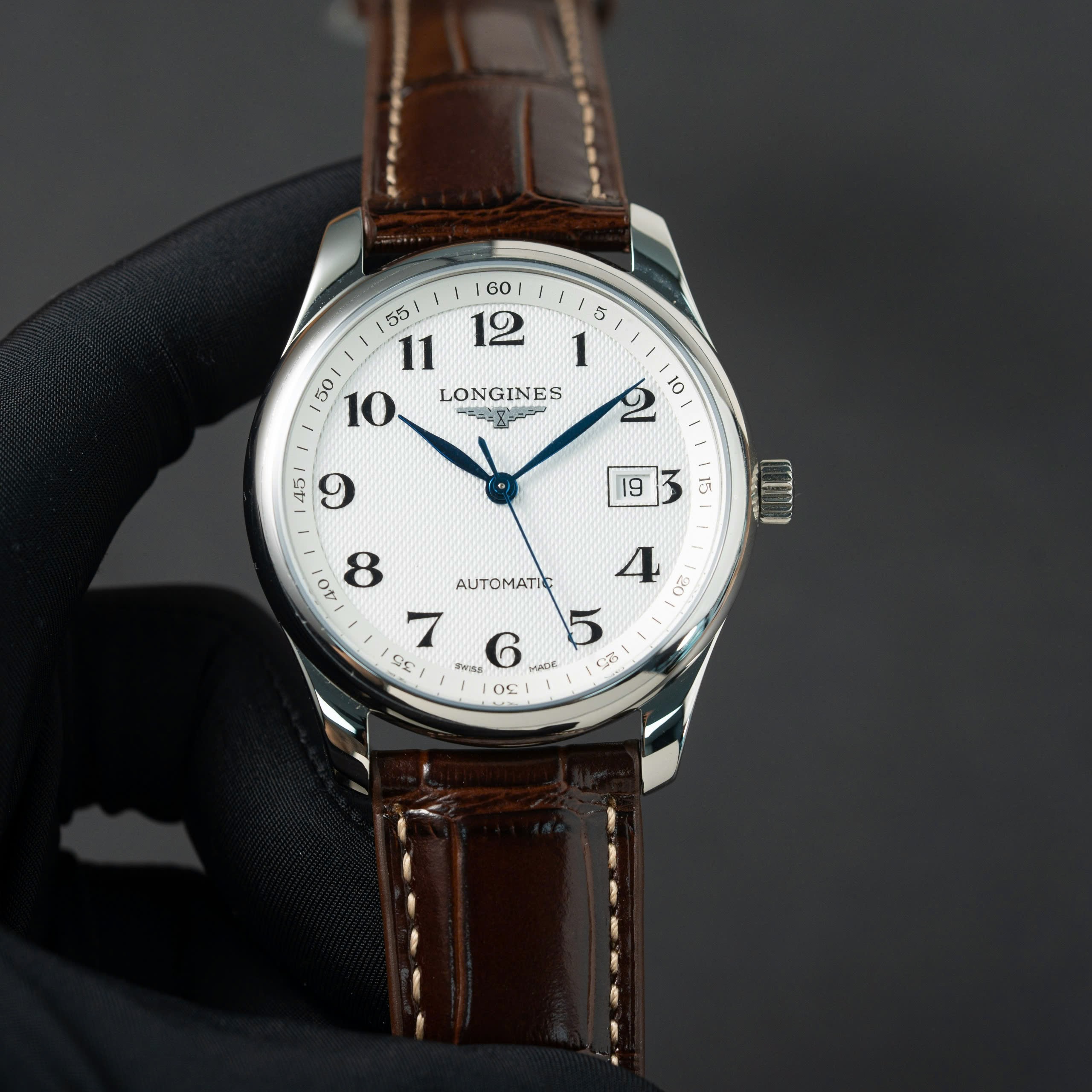 Đồng hồ Longines Master Collection mặt trắng dây da nâu Rep 11 cao cấp 38 (1) Đồng hồ Longines Master Collection mặt trắng dây da nâu Rep 11 cao cấp 38 (2)