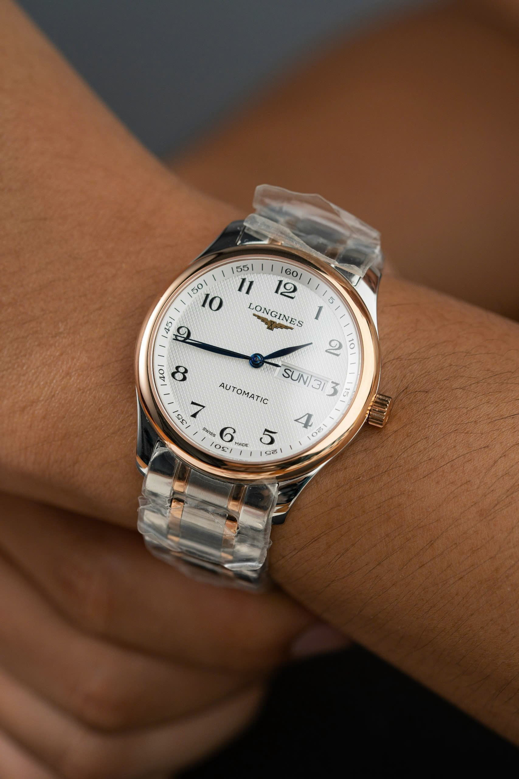 Đồng hồ Longines demi rose gold Rep 11 cao cấp mặt trắng 38 (2) Đồng hồ Longines demi rose gold Rep 11 cao cấp mặt trắng 38 (2)