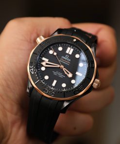 Đồng hồ Omega Seamaster chế tác gốm đen vàng hồng dây cao su 42mm (1)