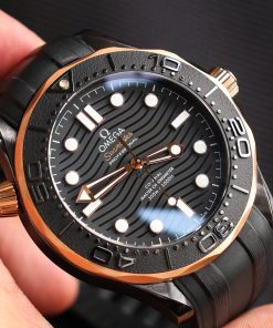 Đồng hồ Omega Seamaster chế tác gốm đen vàng hồng dây cao su 42mm (1)