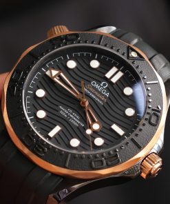 Đồng hồ Omega Seamaster chế tác gốm đen vàng hồng dây cao su 42mm (1)