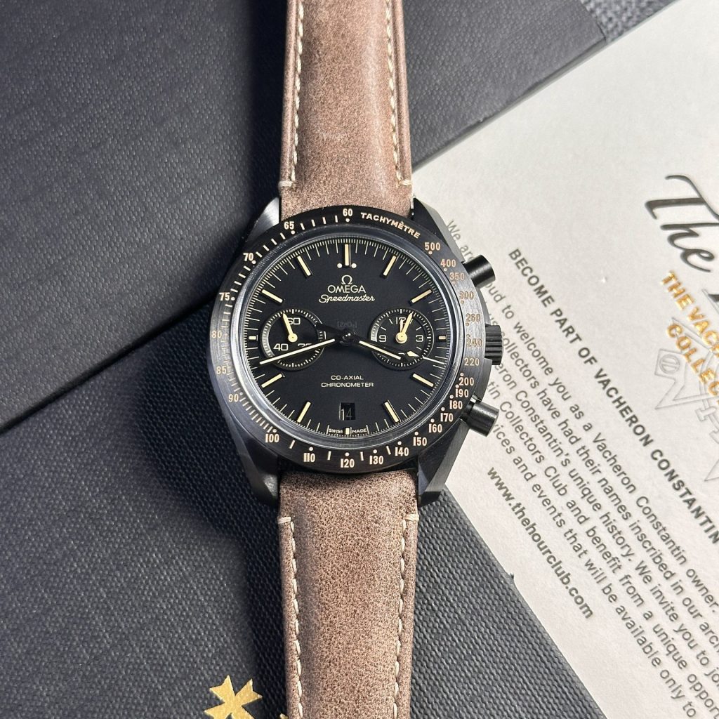 Đồng hồ Omega Speedmaster Dark Side Of The Moon Rep 11 vỏ gốm đen nhà máy OM 44mm (1) Đồng hồ Omega Speedmaster Dark Side Of The Moon Rep 11 vỏ gốm đen nhà máy OM 44mm (2)