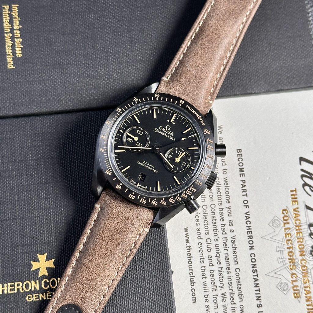 Đồng hồ Omega Speedmaster Dark Side Of The Moon Rep 11 vỏ gốm đen nhà máy OM 44mm (9) Đồng hồ Omega Speedmaster Dark Side Of The Moon Rep 11 vỏ gốm đen nhà máy OM 44mm (2)