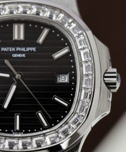 Đồng hồ Patek Philippe Nautilus 5723 Super Fake 11 đính đá baguette 40mm (2)