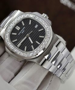 Đồng hồ Patek Philippe Nautilus 5723 Super Fake 11 đính đá baguette 40mm (2)