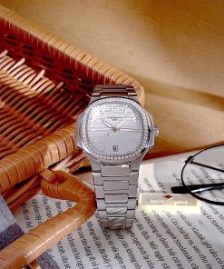 Đồng hồ Patek Philippe Nautilus nữ niềng đá mặt trắng Fake cao cấp 35mm (9)
