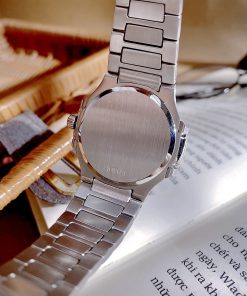 Đồng hồ Patek Philippe Nautilus nữ niềng đá mặt trắng Fake cao cấp 35mm (9)