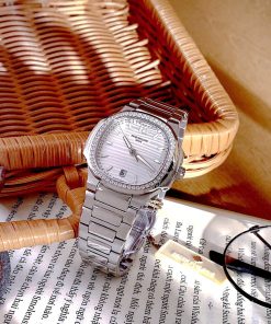 Đồng hồ Patek Philippe Nautilus nữ niềng đá mặt trắng Fake cao cấp 35mm (9)