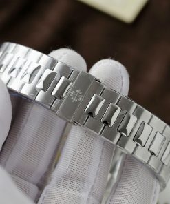 Đồng hồ Patek Philippe Rep 11 Nautilus 5723 mặt xanh đính đá nhà máy 3K