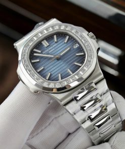 Đồng hồ Patek Philippe Rep 11 Nautilus 5723 mặt xanh đính đá nhà máy 3K