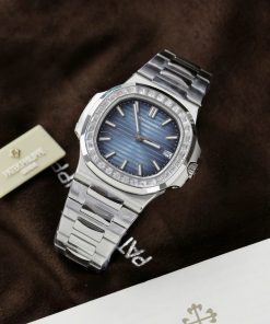 Đồng hồ Patek Philippe Rep 11 Nautilus 5723 mặt xanh đính đá nhà máy 3K