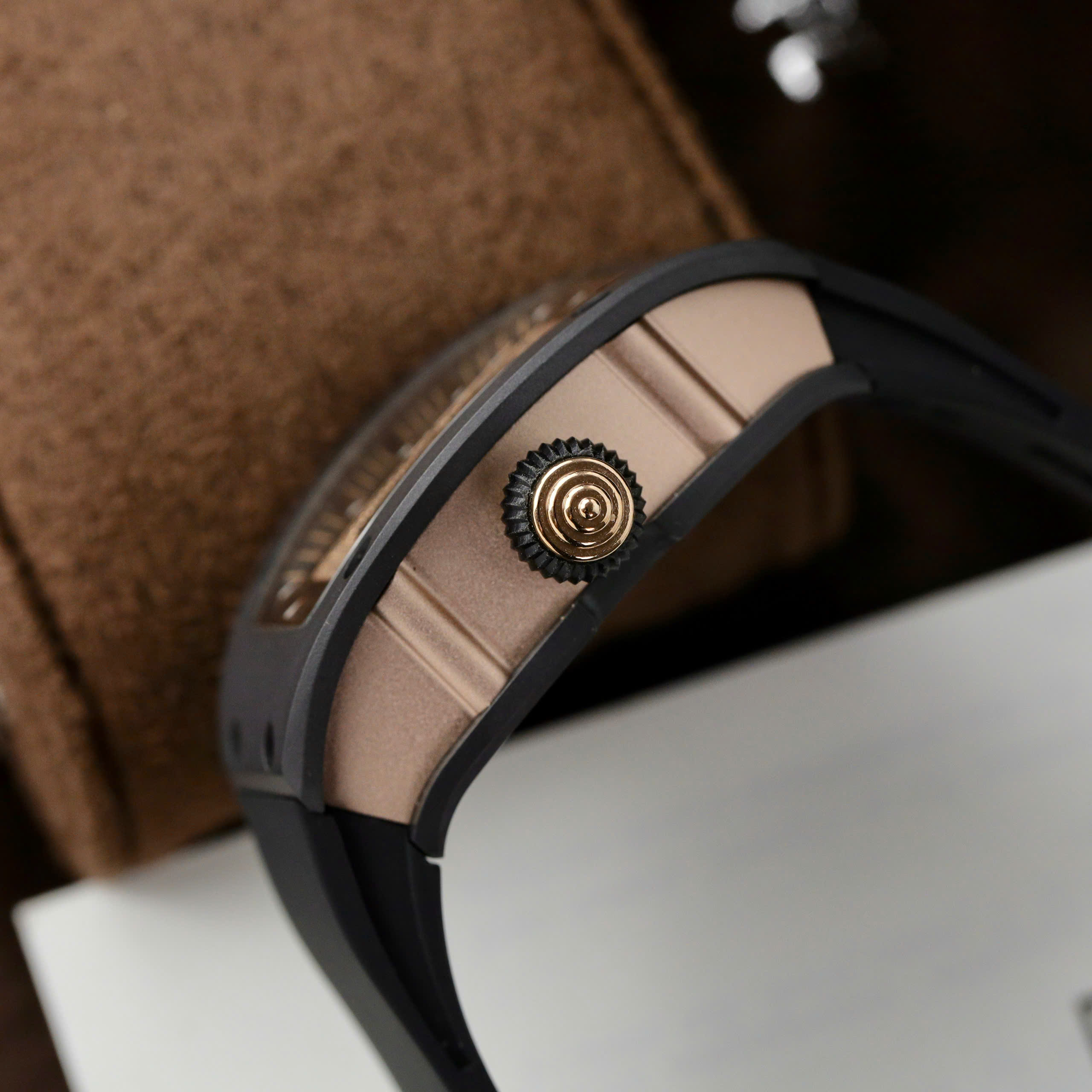 Đồng hồ Richard Mille RM07-01 Replica 11 vỏ gốm đen dây cao su 36mm (6) Đồng hồ Richard Mille RM07-01 Replica 11 vỏ gốm đen dây cao su 36mm (2)