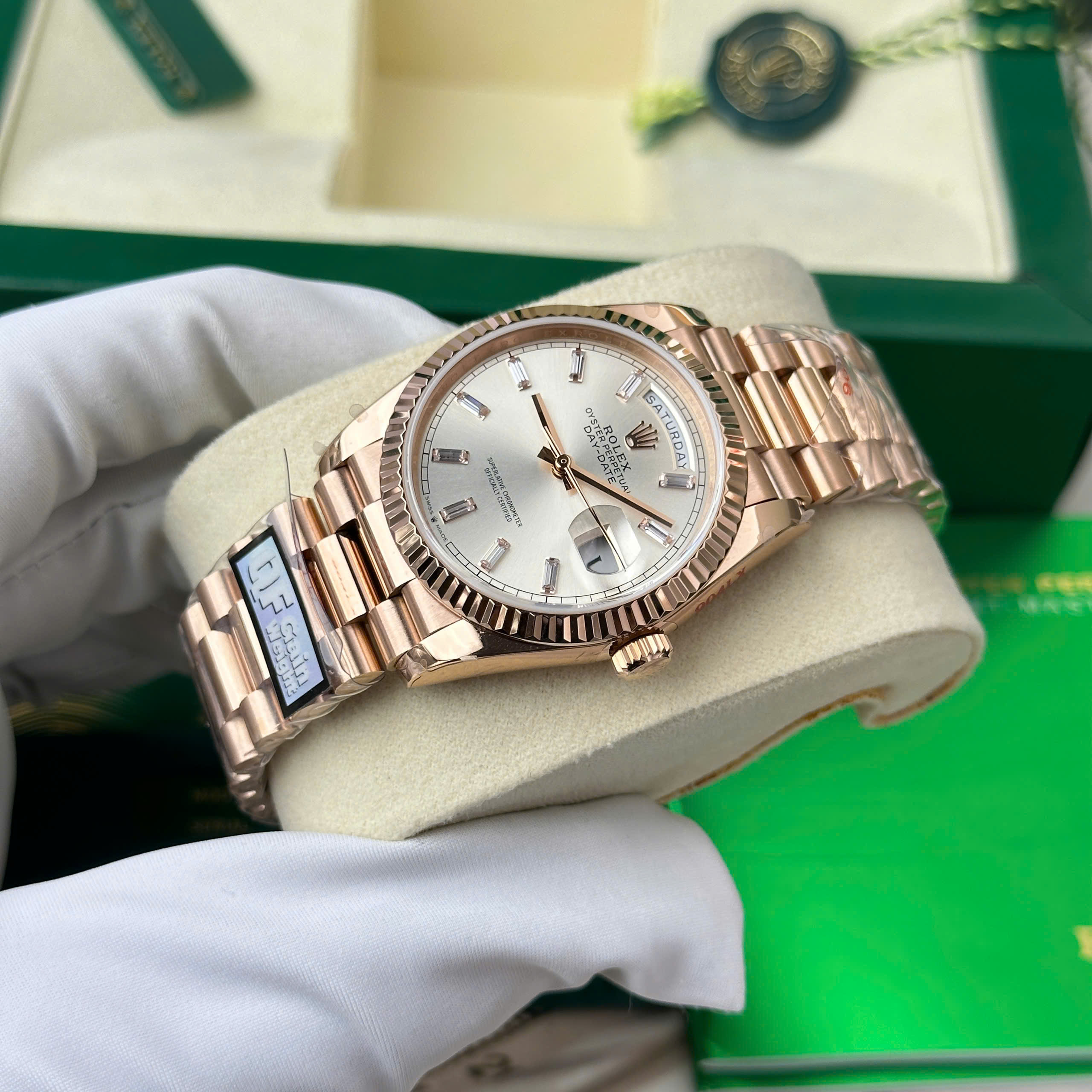 Đồng Hồ Rolex Day-Date 128235 Chế Tác mặt số bạc trọng lượng 158gram nhà máy QF 36mm (2) Đồng Hồ Rolex Day-Date 128235 Chế Tác mặt số bạc trọng lượng 158gram nhà máy QF 36mm (2)