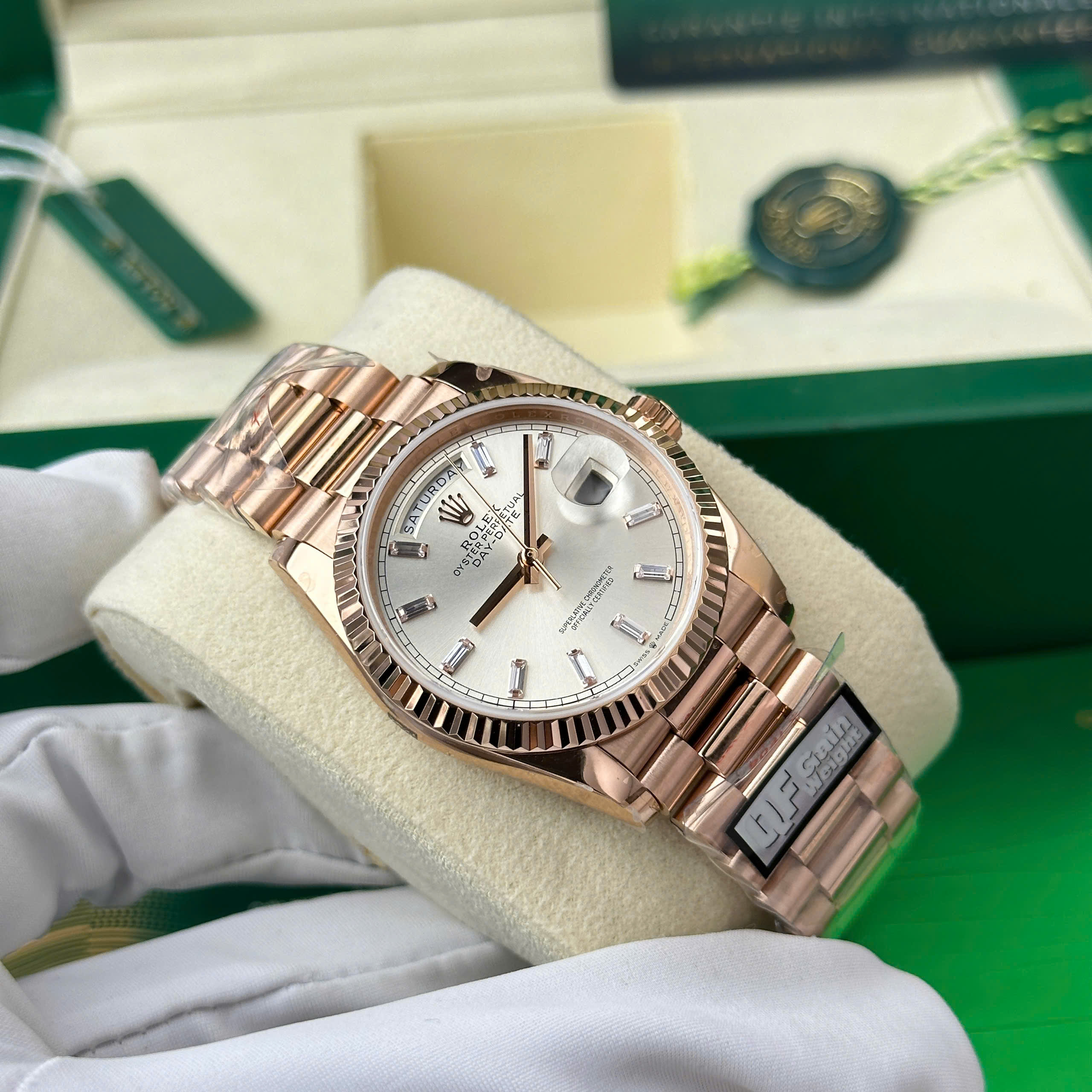 Đồng Hồ Rolex Day-Date 128235 Chế Tác mặt số bạc trọng lượng 158gram nhà máy QF 36mm (3) Đồng Hồ Rolex Day-Date 128235 Chế Tác mặt số bạc trọng lượng 158gram nhà máy QF 36mm (2)