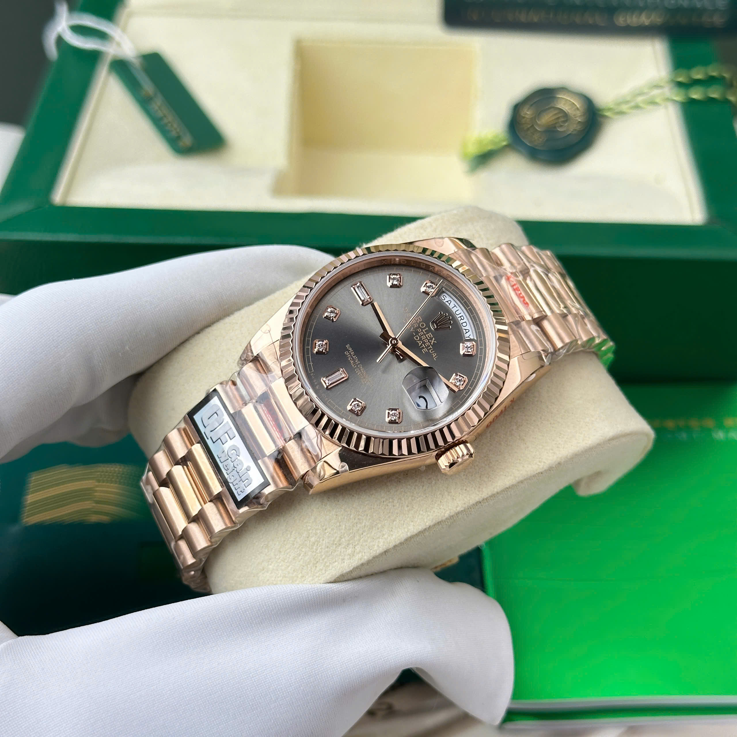 Đồng Hồ Rolex Day-Date 128235 Replica 11 mặt xám trọng lượng 158gram nhà máy QF 36mm (9) Đồng Hồ Rolex Day-Date 128235 Replica 11 mặt xám trọng lượng 158gram nhà máy QF 36mm (2)