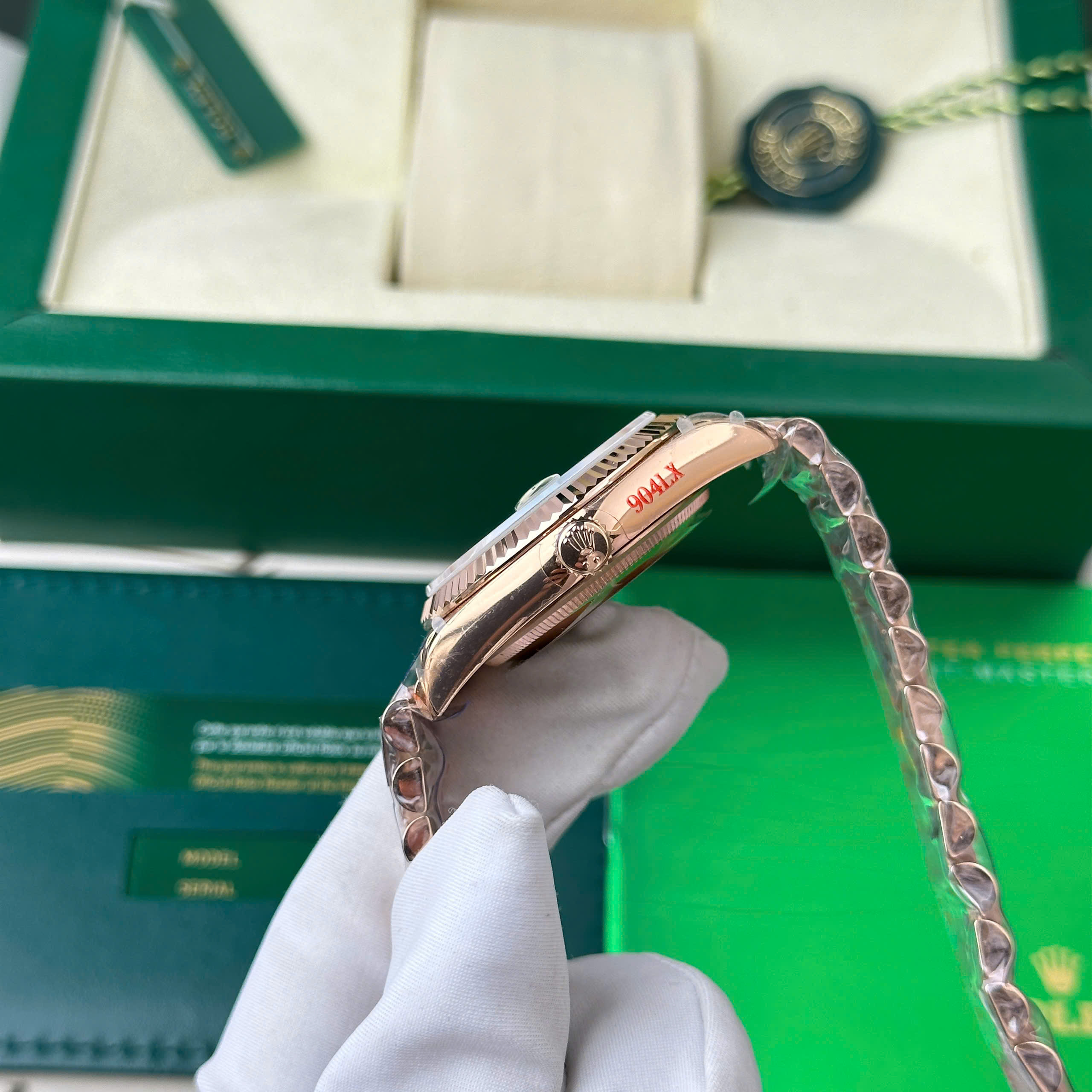 Đồng Hồ Rolex Day-Date 128235 chế tác Đồng Hồ Rolex Day-Date 128235 chế tác